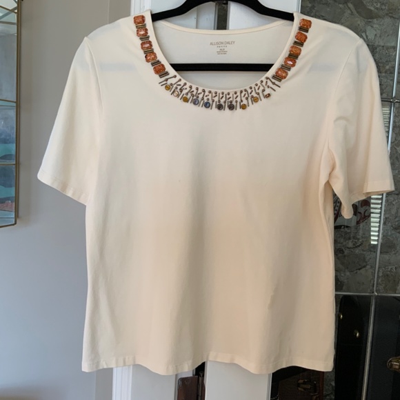 Woman’s Off White Jersey with Neck Trim Details - Picture 3 of 7